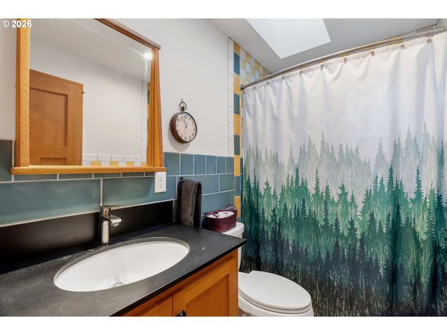 32 HAMILTON Ave, Underwood, WA 98651