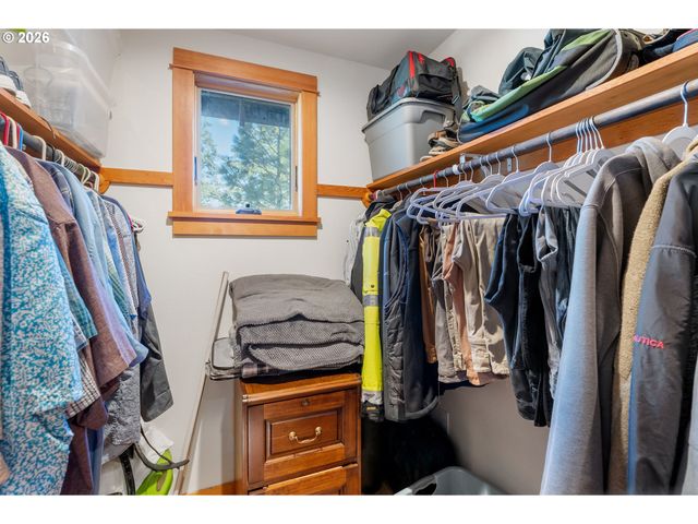 32 HAMILTON Ave, Underwood, WA 98651