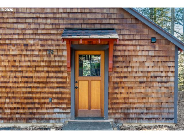 32 HAMILTON Ave, Underwood, WA 98651