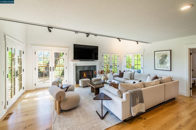 33 Deer Trail, Lafayette, CA 94549