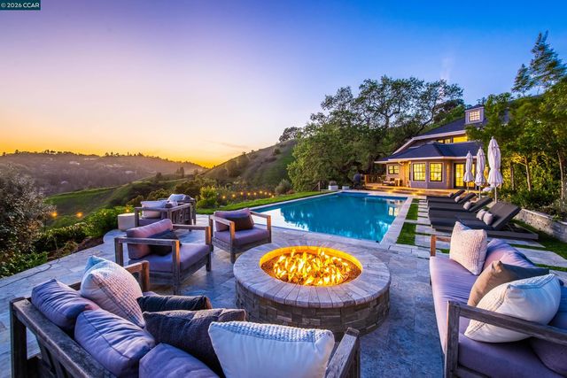 33 Deer Trail, Lafayette, CA 94549