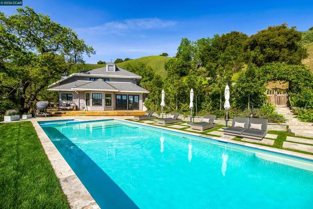 33 Deer Trail, Lafayette, CA 94549