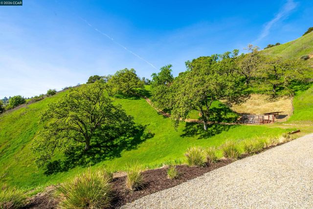 33 Deer Trail, Lafayette, CA 94549