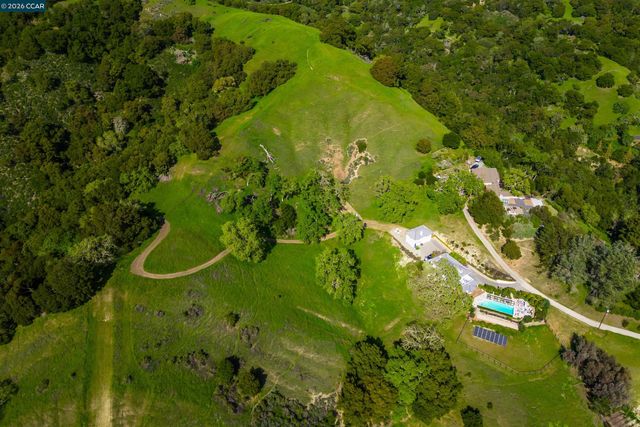 33 Deer Trail, Lafayette, CA 94549