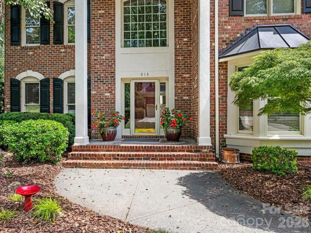 213 Summermore Drive, Charlotte, NC 28270