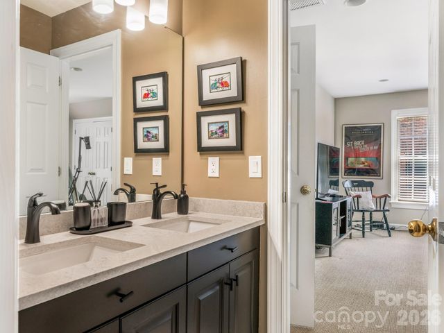 213 Summermore Drive, Charlotte, NC 28270