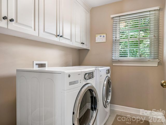 213 Summermore Drive, Charlotte, NC 28270
