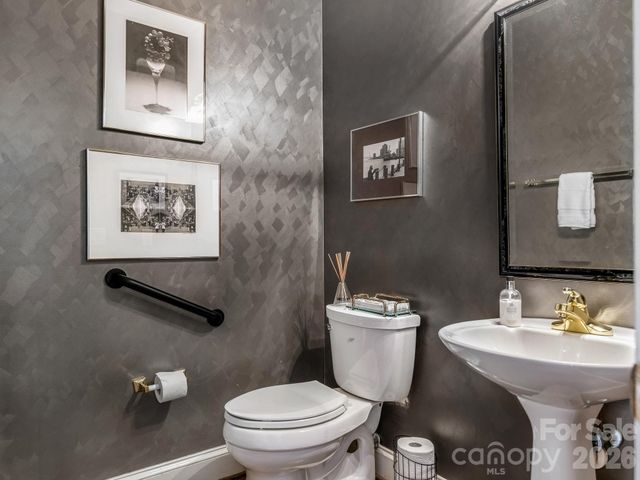 213 Summermore Drive, Charlotte, NC 28270