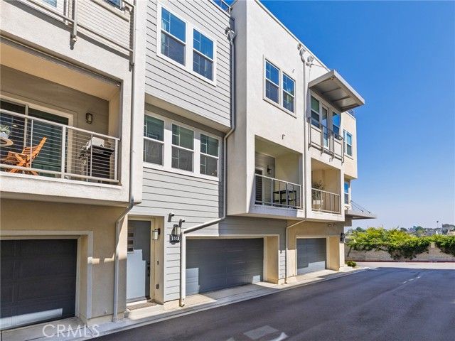 574 E Imperial Avenue, El Segundo, CA 90245