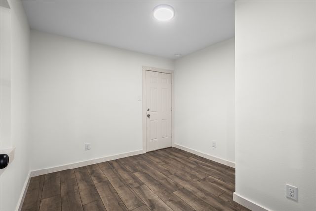 909 Robertson Road, Grand Prairie, TX 75050