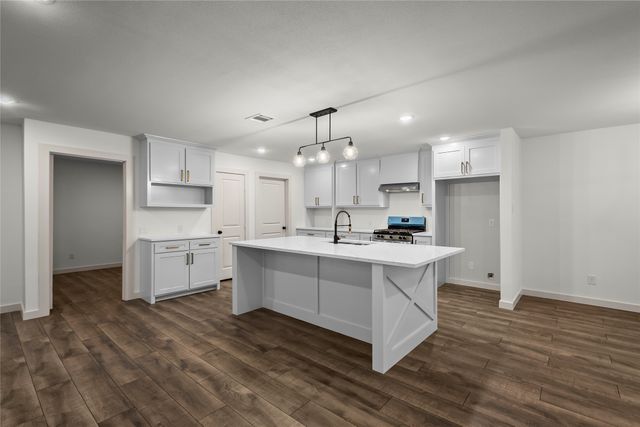 909 Robertson Road, Grand Prairie, TX 75050