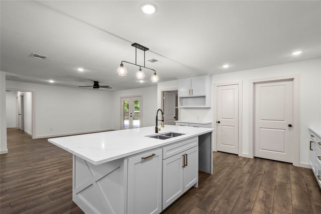 909 Robertson Road, Grand Prairie, TX 75050