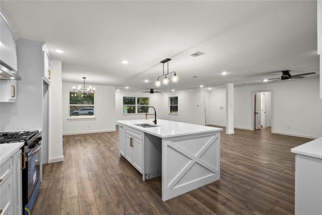 909 Robertson Road, Grand Prairie, TX 75050