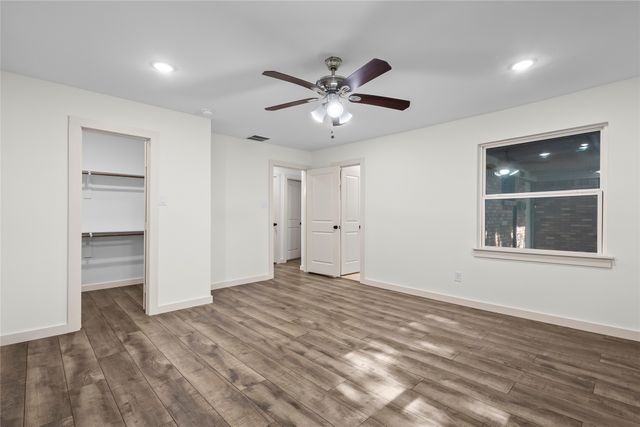 909 Robertson Road, Grand Prairie, TX 75050