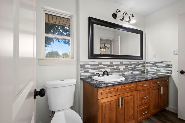 909 Robertson Road, Grand Prairie, TX 75050