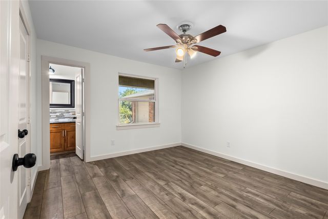 909 Robertson Road, Grand Prairie, TX 75050