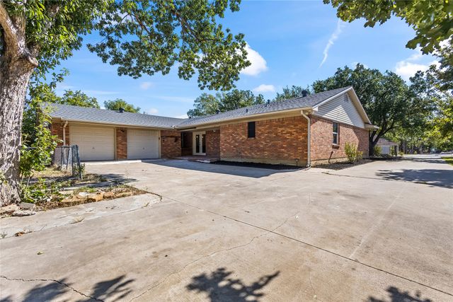 909 Robertson Road, Grand Prairie, TX 75050