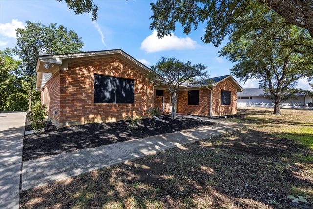 909 Robertson Road, Grand Prairie, TX 75050