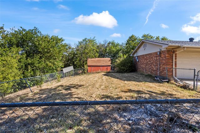 909 Robertson Road, Grand Prairie, TX 75050