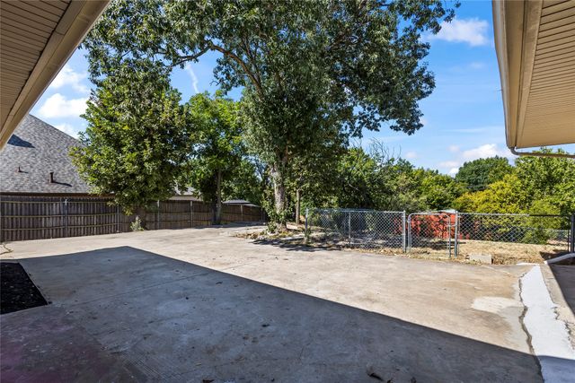 909 Robertson Road, Grand Prairie, TX 75050