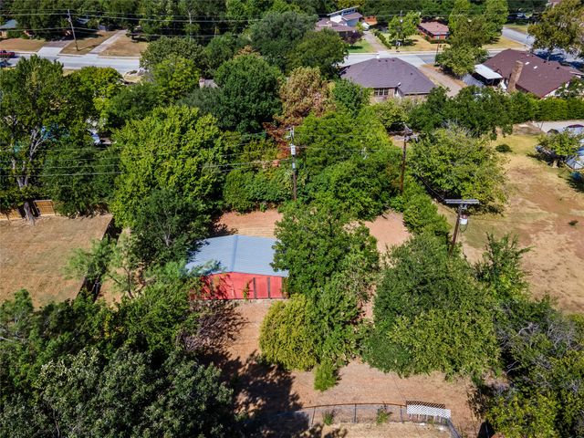 909 Robertson Road, Grand Prairie, TX 75050