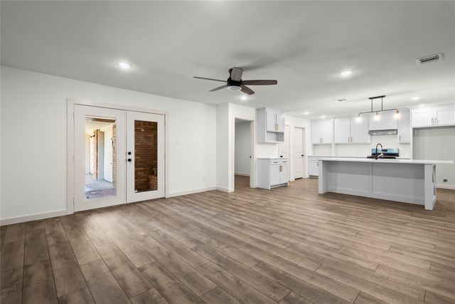 909 Robertson Road, Grand Prairie, TX 75050