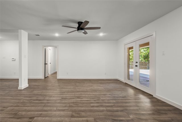 909 Robertson Road, Grand Prairie, TX 75050