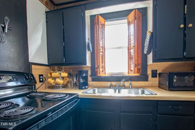 1321 Holly Court, Bristol, TN 37620