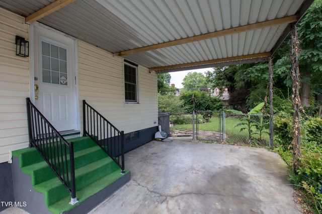 1321 Holly Court, Bristol, TN 37620