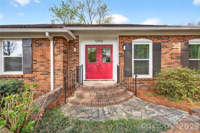 10932 Blue Heron Drive, Charlotte, NC 28226