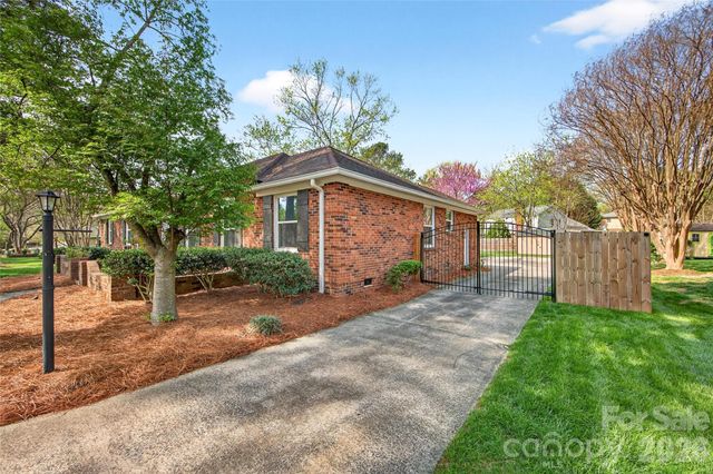 10932 Blue Heron Drive, Charlotte, NC 28226