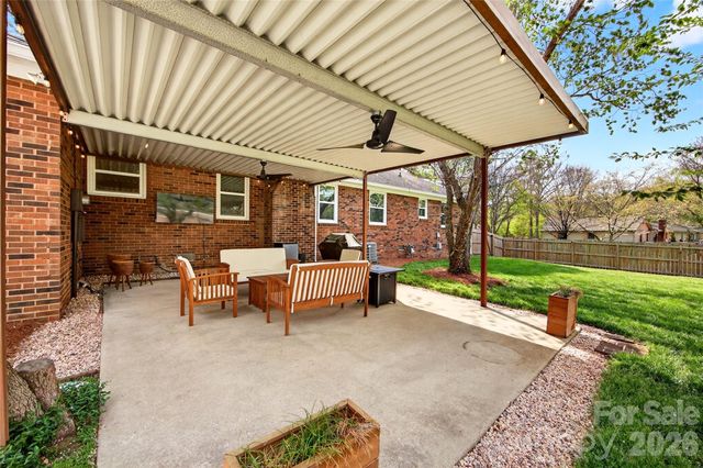 10932 Blue Heron Drive, Charlotte, NC 28226