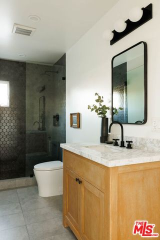 1876 Lemoyne Street, Los Angeles, CA 90026