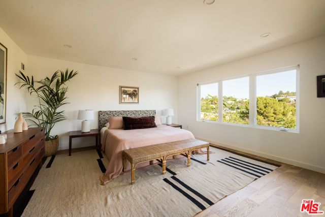 1876 Lemoyne Street, Los Angeles, CA 90026