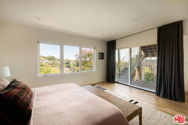 1876 Lemoyne Street, Los Angeles, CA 90026