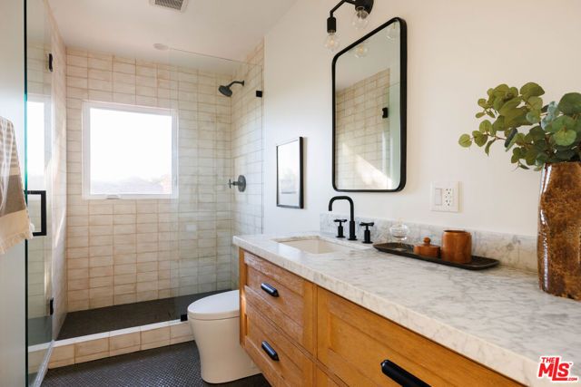 1876 Lemoyne Street, Los Angeles, CA 90026