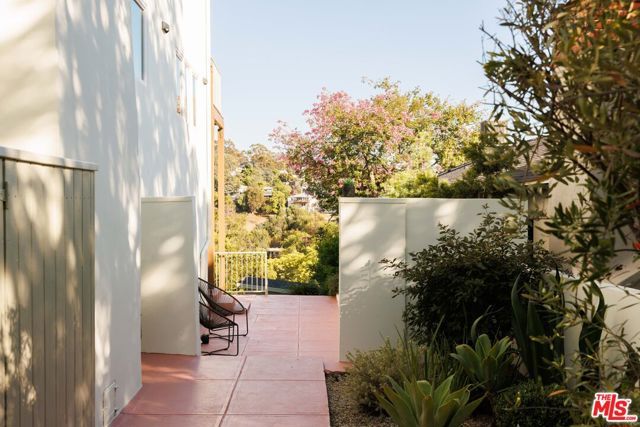 1876 Lemoyne Street, Los Angeles, CA 90026