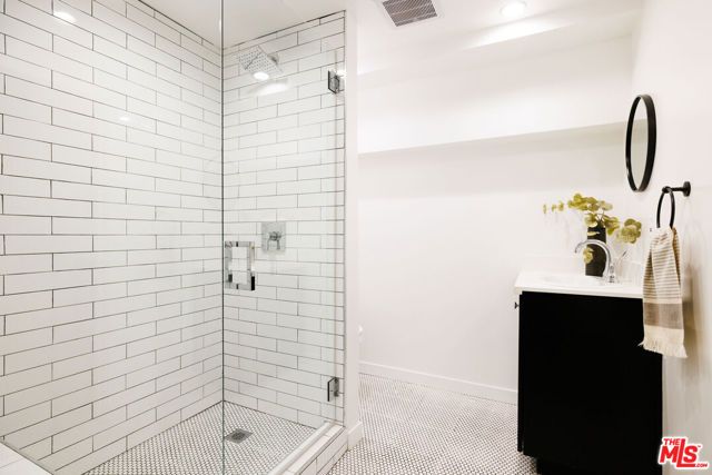 1876 Lemoyne Street, Los Angeles, CA 90026