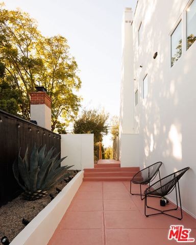 1876 Lemoyne Street, Los Angeles, CA 90026