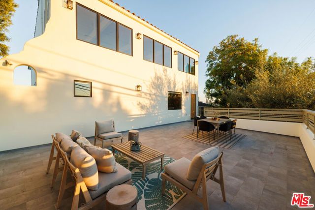 1876 Lemoyne Street, Los Angeles, CA 90026