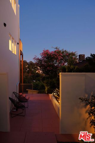 1876 Lemoyne Street, Los Angeles, CA 90026