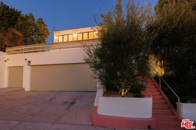 1876 Lemoyne Street, Los Angeles, CA 90026