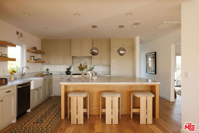 1876 Lemoyne Street, Los Angeles, CA 90026