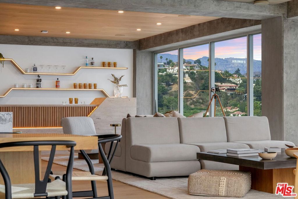 Image 15 of property listing at 7135 Hollywood Boulevard PHE, Los Angeles, CA 90046