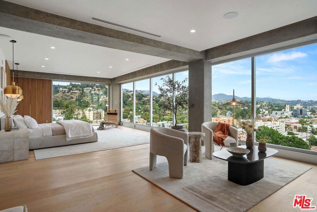 Image 16 of property listing at 7135 Hollywood Boulevard PHE, Los Angeles, CA 90046