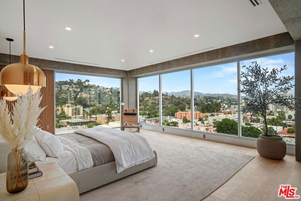 Image 17 of property listing at 7135 Hollywood Boulevard PHE, Los Angeles, CA 90046