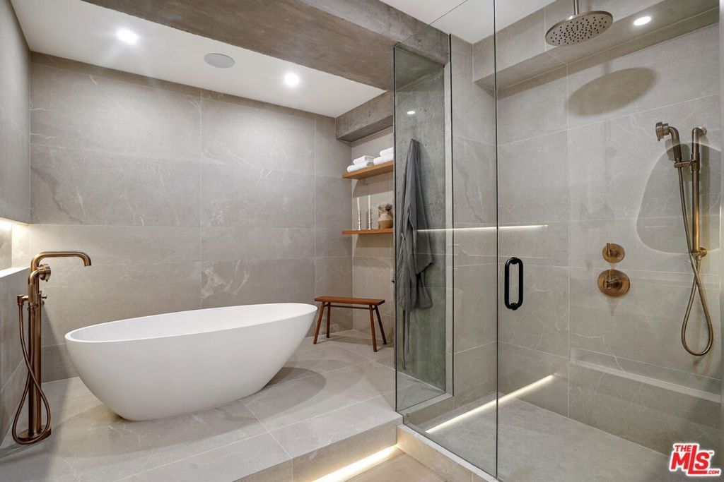 Image 24 of property listing at 7135 Hollywood Boulevard PHE, Los Angeles, CA 90046