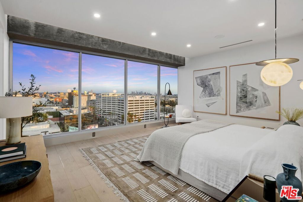 Image 29 of property listing at 7135 Hollywood Boulevard PHE, Los Angeles, CA 90046