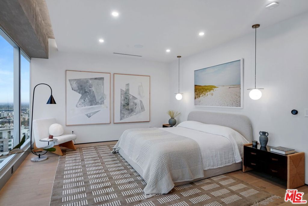 Image 30 of property listing at 7135 Hollywood Boulevard PHE, Los Angeles, CA 90046