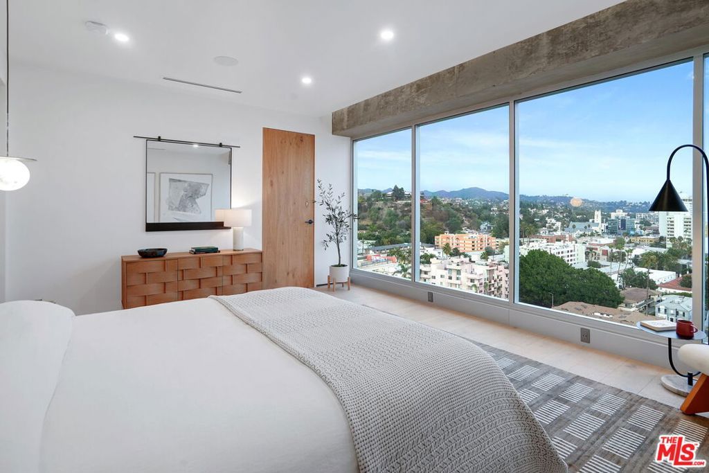 Image 31 of property listing at 7135 Hollywood Boulevard PHE, Los Angeles, CA 90046